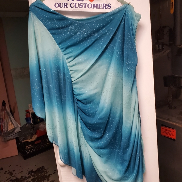 Ladies dress - Picture 2 of 2